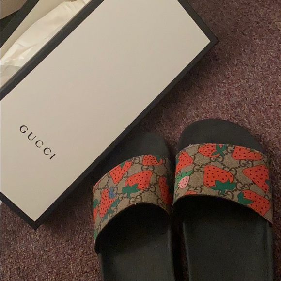 Shoes - GUCCI SLIDES !!!